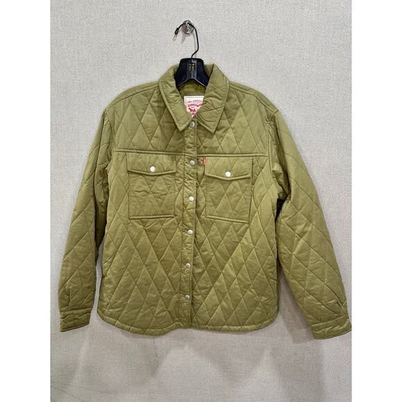 Levis Jackets & Blazers - NWOT women’s Levi’s Army Green Quilted Jacket w/ pockets Zip & Snap Closure M